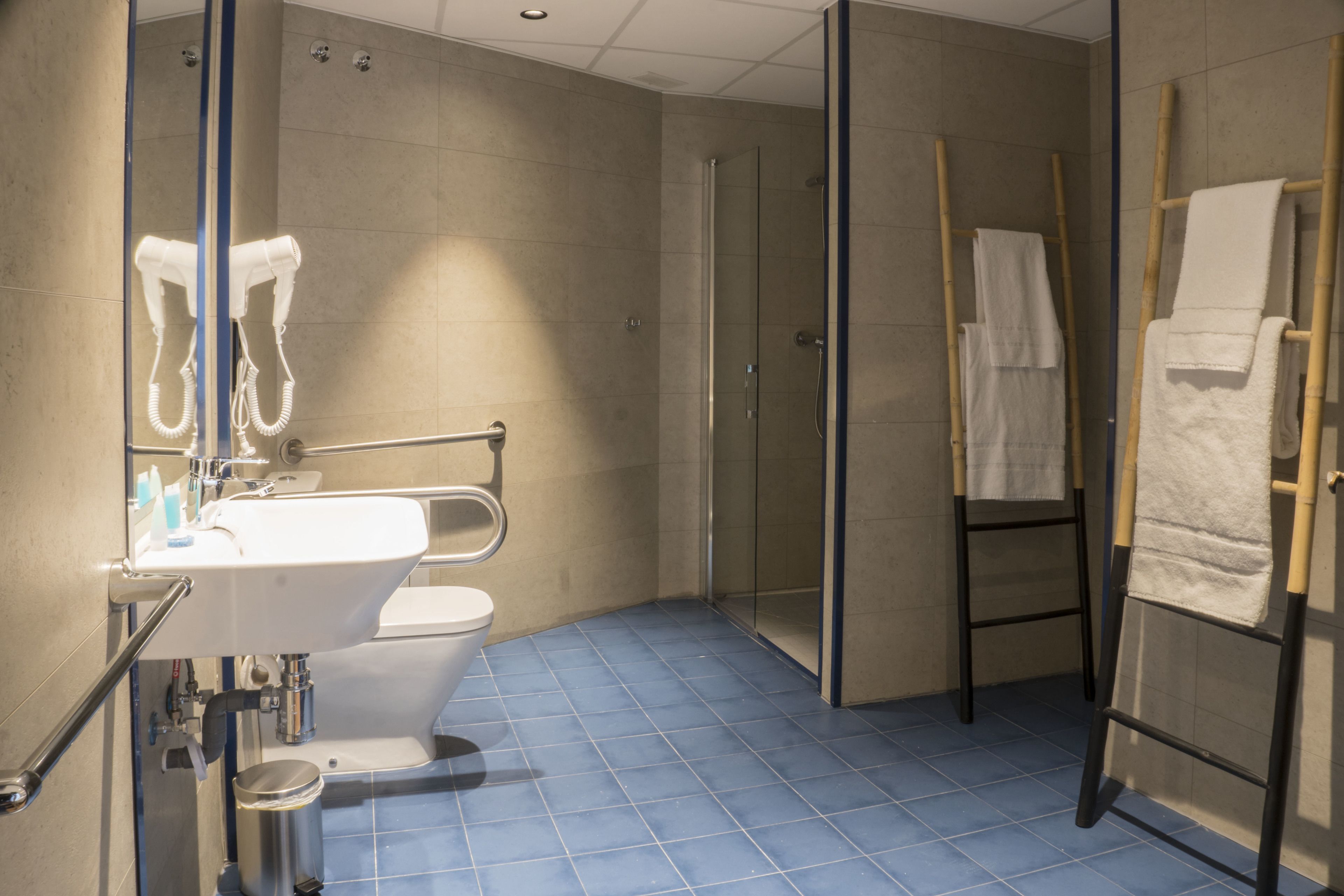 family room | bathroom | bathtub, deep-soaking bathtub, free toiletries, hair dryer