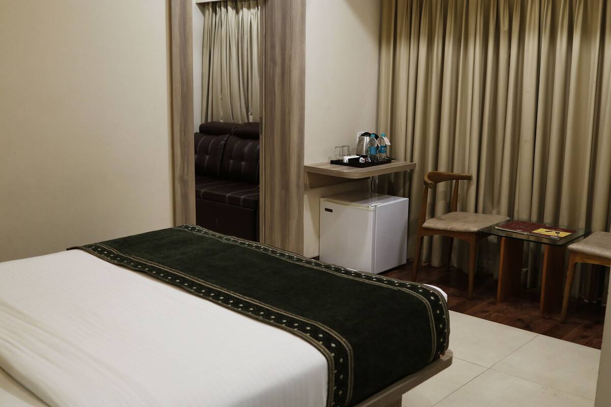 Executive Room | Rollaway beds (surcharge), WiFi (free), bed sheets
