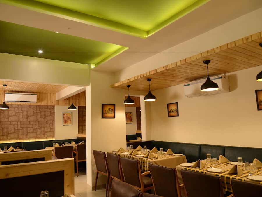 3 restaurants, international cuisine