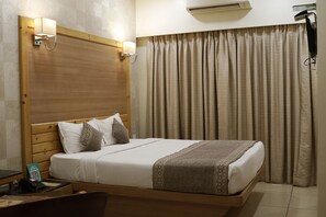 Super Deluxe Room | Rollaway beds, free WiFi, bed sheets - The Myriad (Mira Bhayandar)