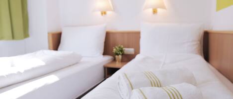 Quarto duplo standard | Escrivaninha, ferros/tábuas de passar roupa, Wi-Fi de cortesia