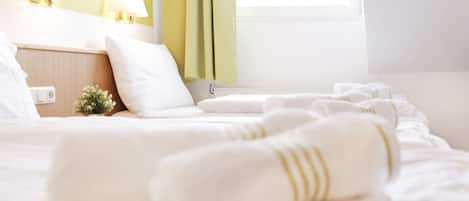 Standard Triple Room | Desk, iron/ironing board, free WiFi, bed sheets