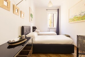 Appartamento, 3 camere da letto | 3 camere, una scrivania, ferro/asse da stiro, culla da viaggio