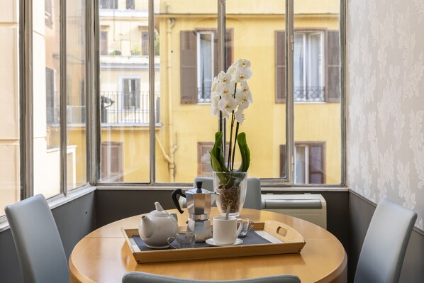 Appartamento, 3 camere da letto | Cucina privata | Frigorifero con congelatore, microonde, forno, piano cottura