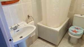 Free toiletries, hair dryer, towels - Hostal Parisien (Barcelona)