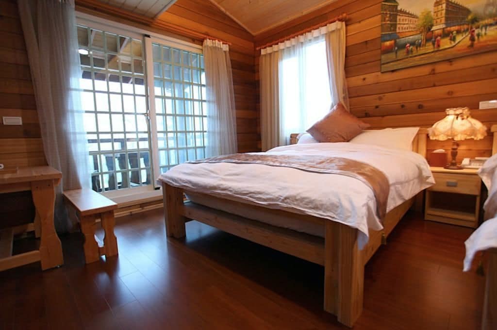 Cabin (201) | Bàn, phòng cách âm, giường gấp/giường phụ (phụ phí) 