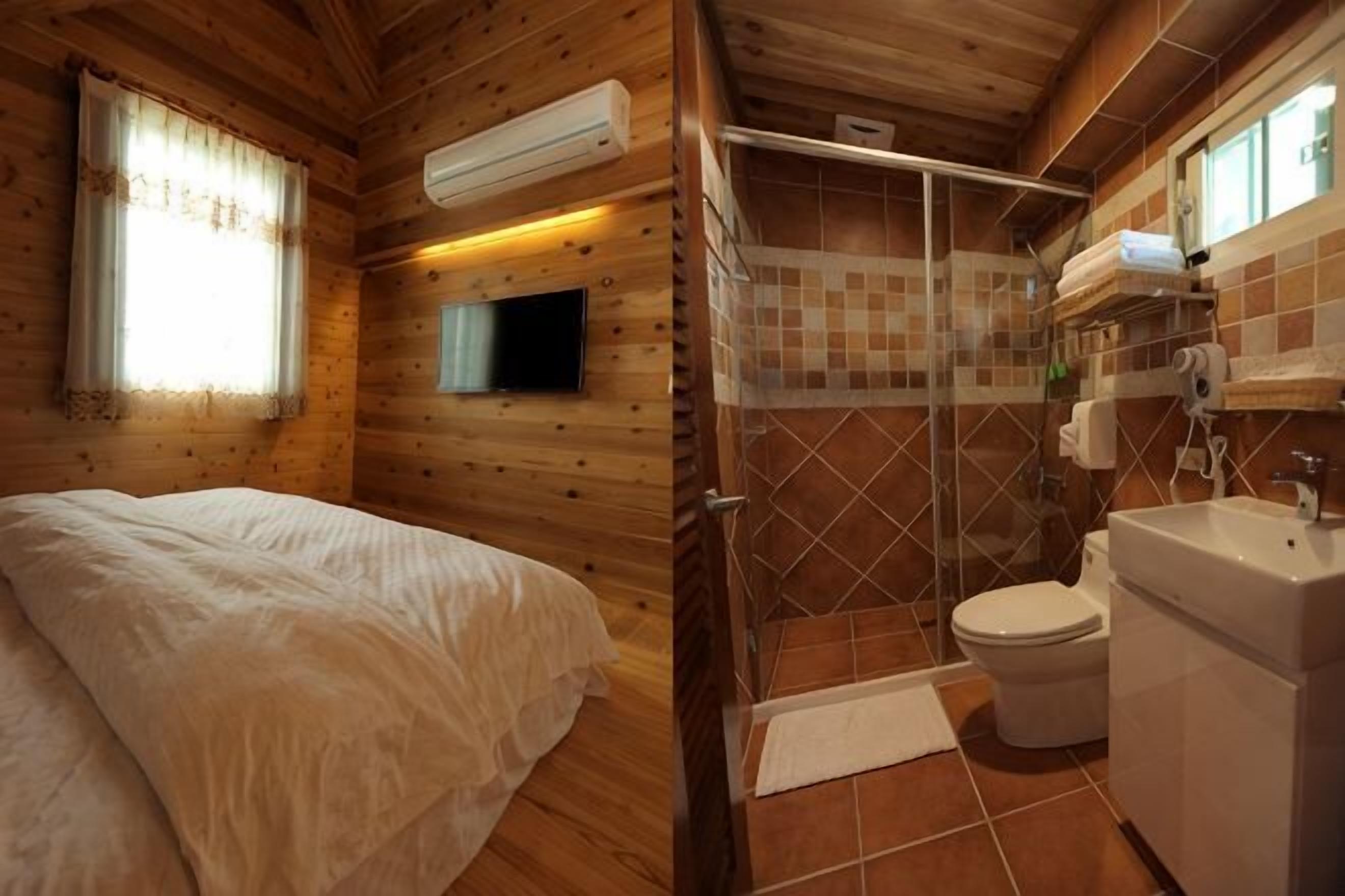 Badezimmer | Dusche, kostenlose Toilettenartikel, Hausschuhe, Handtücher