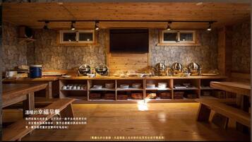 Free daily buffet breakfast