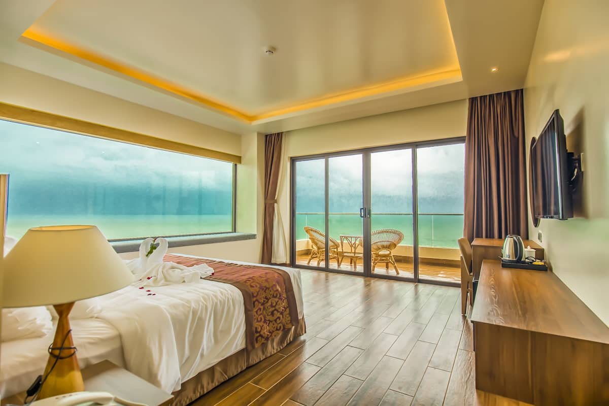 Free minibar, in-room safe, desk, blackout curtains