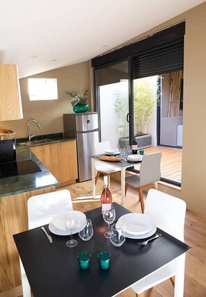 In-room dining - L'Ajoucadou (Lourmarin)