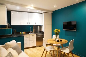 Standard Apartment | Private kitchen | Microwave, espresso maker, coffee/tea maker