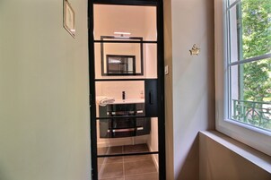 Decoración personalizada, muebles diferentes y escritorio 