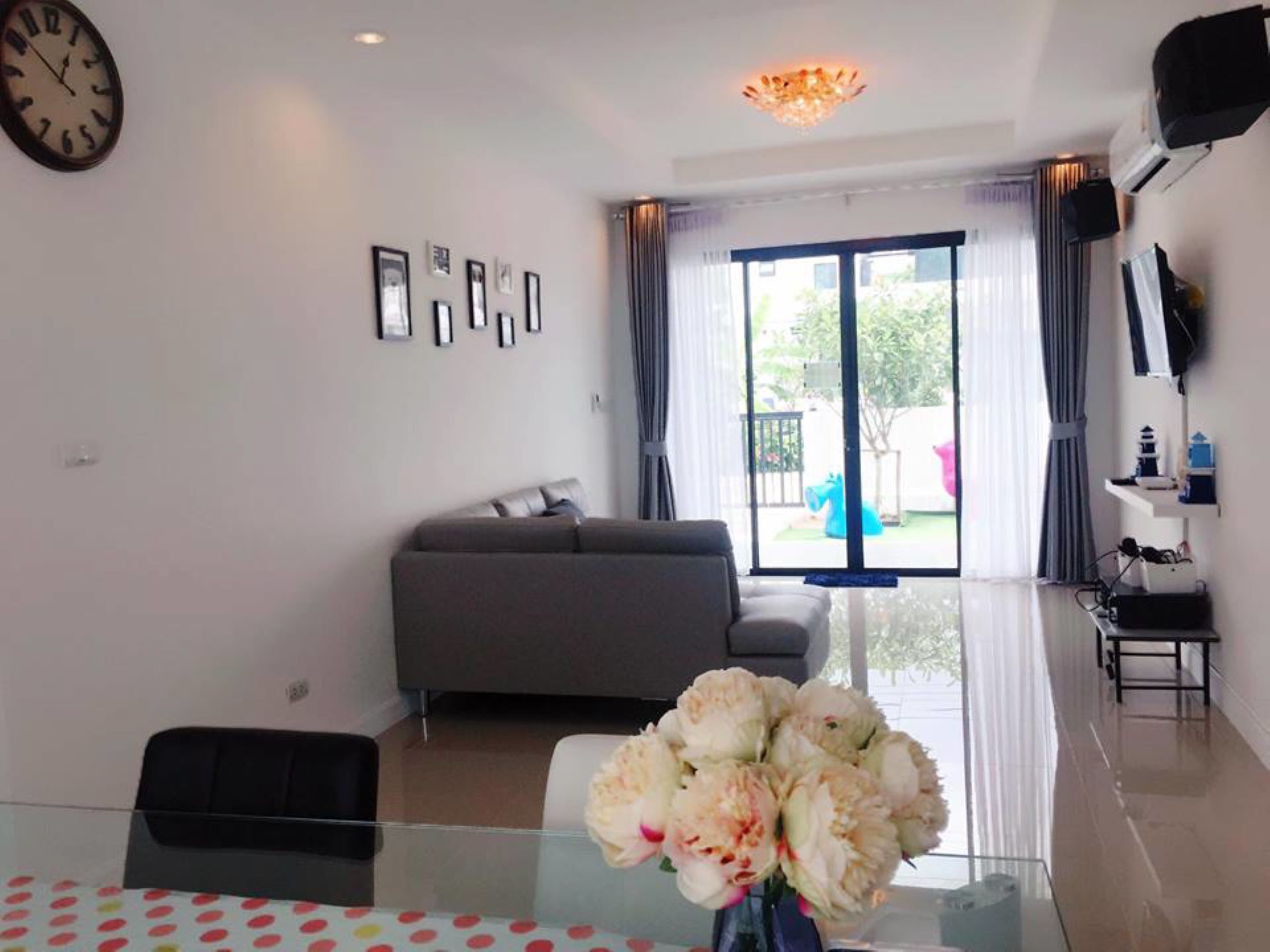 Two Bedrooms Private Pool Villa | Area keluarga | TV layar datar