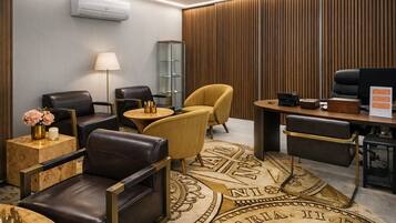 Una televisión de pantalla plana