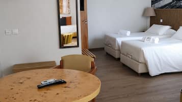 Suite estudio básica | Escritorio, cortinas opacas, sistema de insonorización y cunas gratuitas