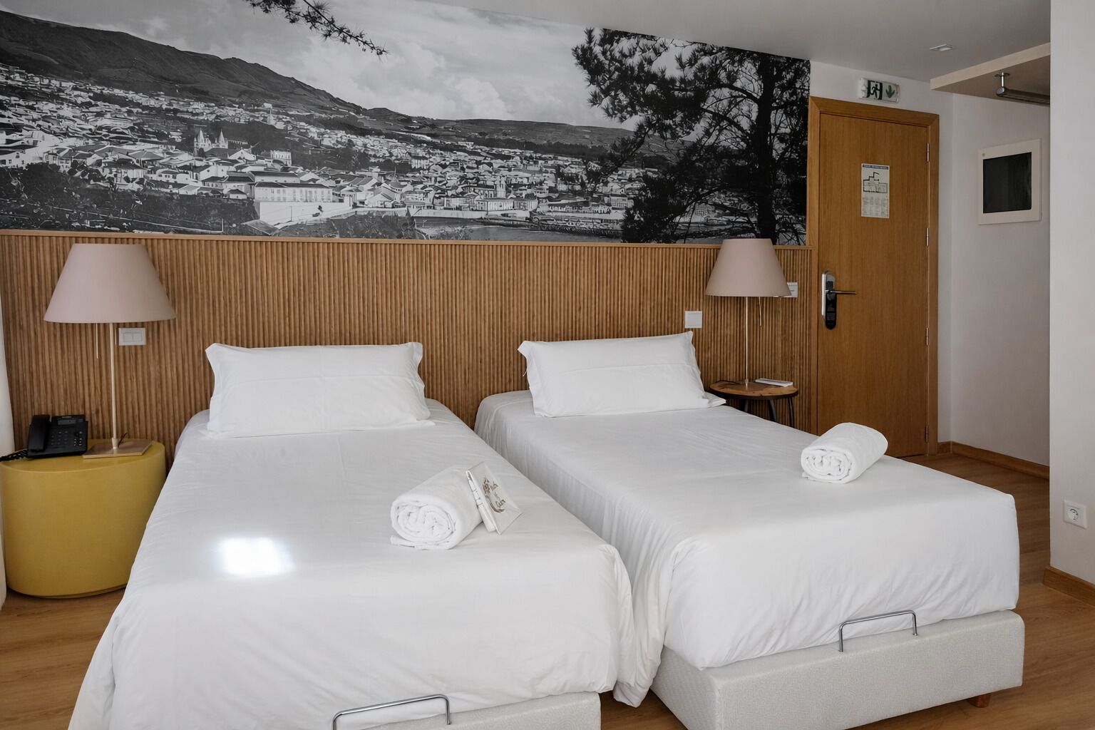 City Double or Twin Room | Desk, blackout drapes, soundproofing, free cribs/infant beds