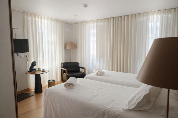 Chambre Ville double ou avec lits jumeaux | Bureau, rideaux d’obscurcissement, système d’insonorisation