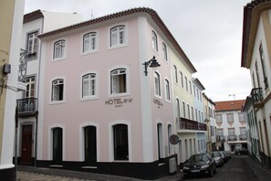 Front of property - Hotel Zenite (Angra do Heroismo)