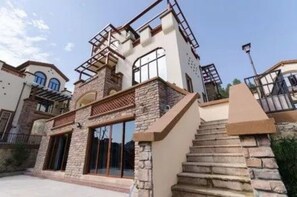 Villa, 4 Schlafzimmer | Schreibtisch, Verdunkelungsvorhänge, kostenloses WLAN