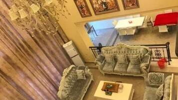 Villa, 4 Schlafzimmer | Wohnzimmer | Flachbildfernseher