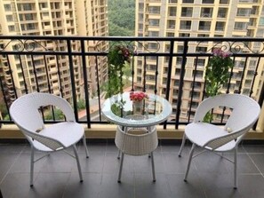 Schreibtisch, Verdunkelungsvorhänge, kostenloses WLAN