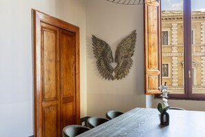 Appartement, 5 chambres | Salle à manger
