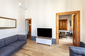 Apartment, 5 Bedrooms | Living area - ROMAC - Baullari (Rome)