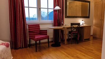 In-room safe, individually decorated, individually furnished, desk