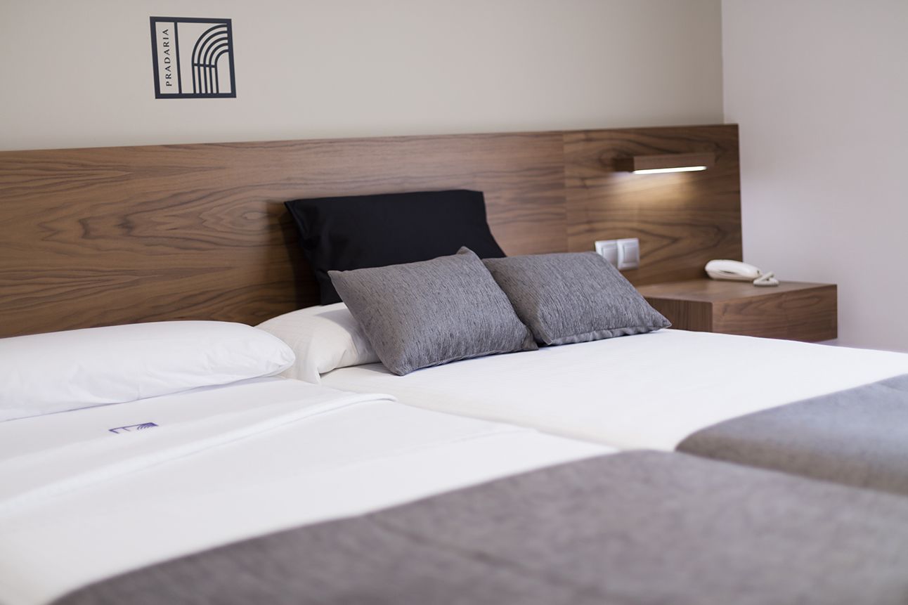 twin room | desk, free wifi, bed sheets