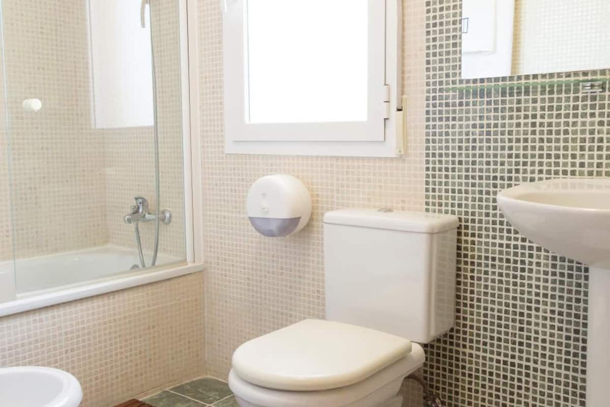 free toiletries, hair dryer, towels