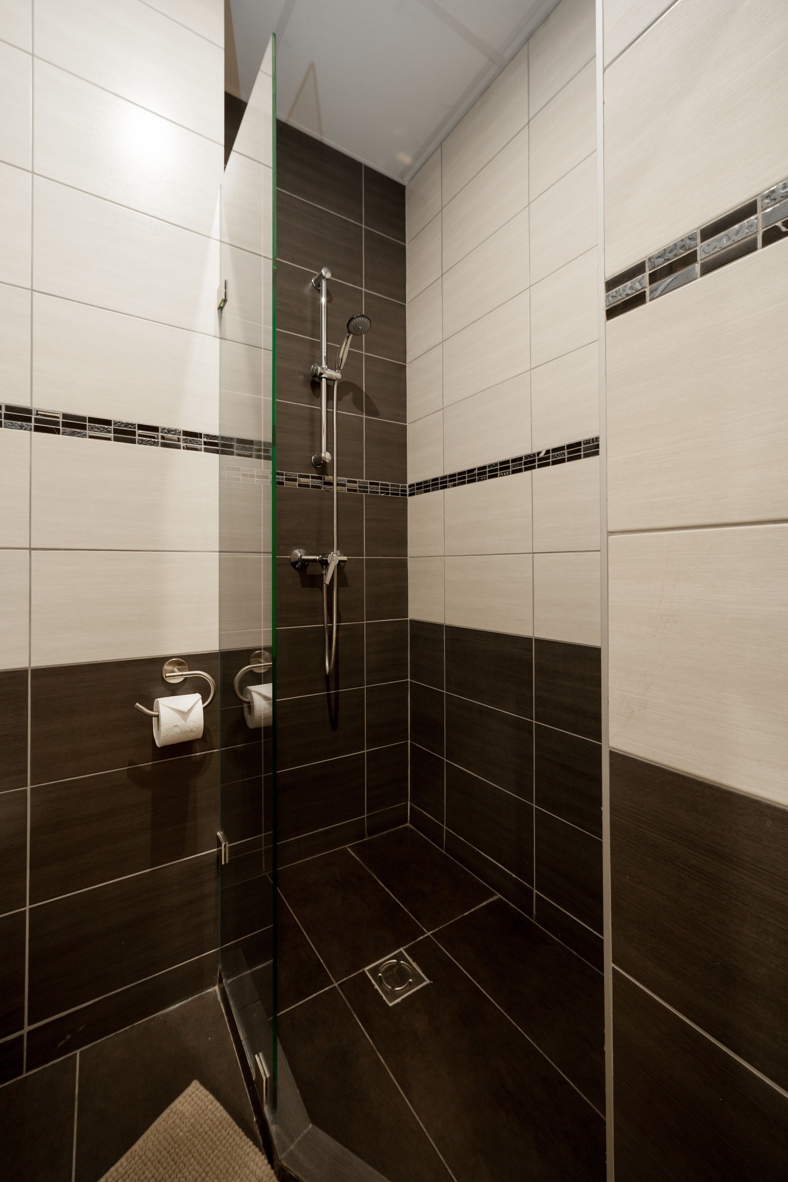 Badkamer met douche