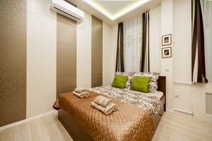 Deluxe Studio, 1 Queen Bed | Soundproofing, iron/ironing board, free WiFi, bed sheets - Budapest Holidays Apartments (Budapest)