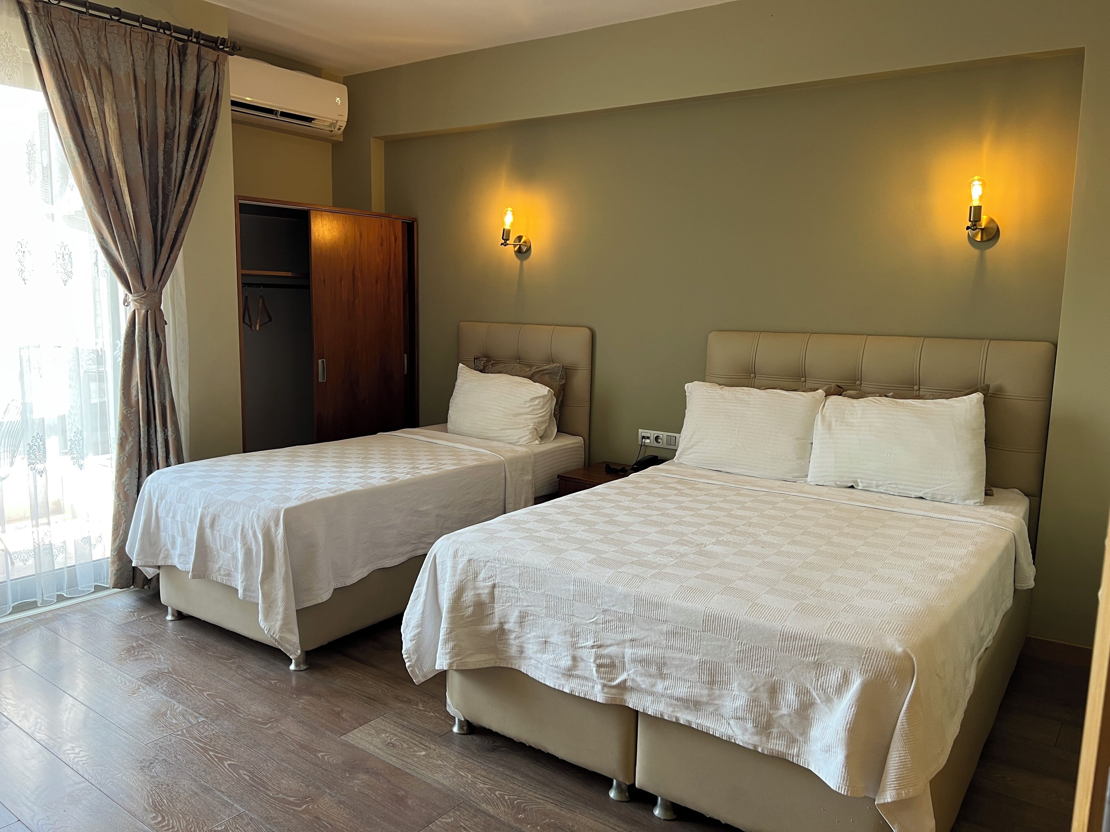 Deluxe Triple Room, Partial Sea View | In-room safe, soundproofing, free cots/infant beds, free WiFi