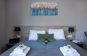 Superior Studio Suite | In-room safe, blackout curtains, soundproofing, iron/ironing board - Stoa Suites Chania (Chania)