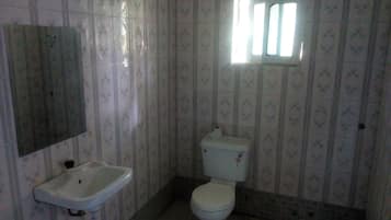 Double or Twin Room | Bathroom