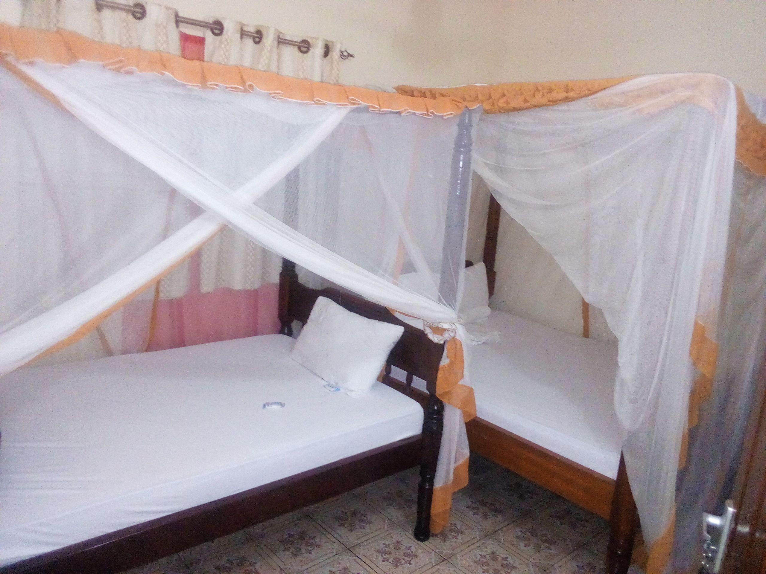 Doppel- oder Zweibettzimmer | Kostenloses WLAN, Bettwäsche