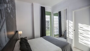 Lydisolert, strykejern/-brett og barnesenger (inkludert)