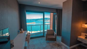 Superior Room, Sea View | 1 bedroom, minibar, in-room safe, desk
