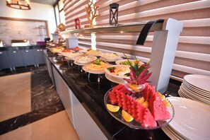 Daily buffet breakfast (EUR 10 per person) - Royal Comfort Hotel (Arakli)
