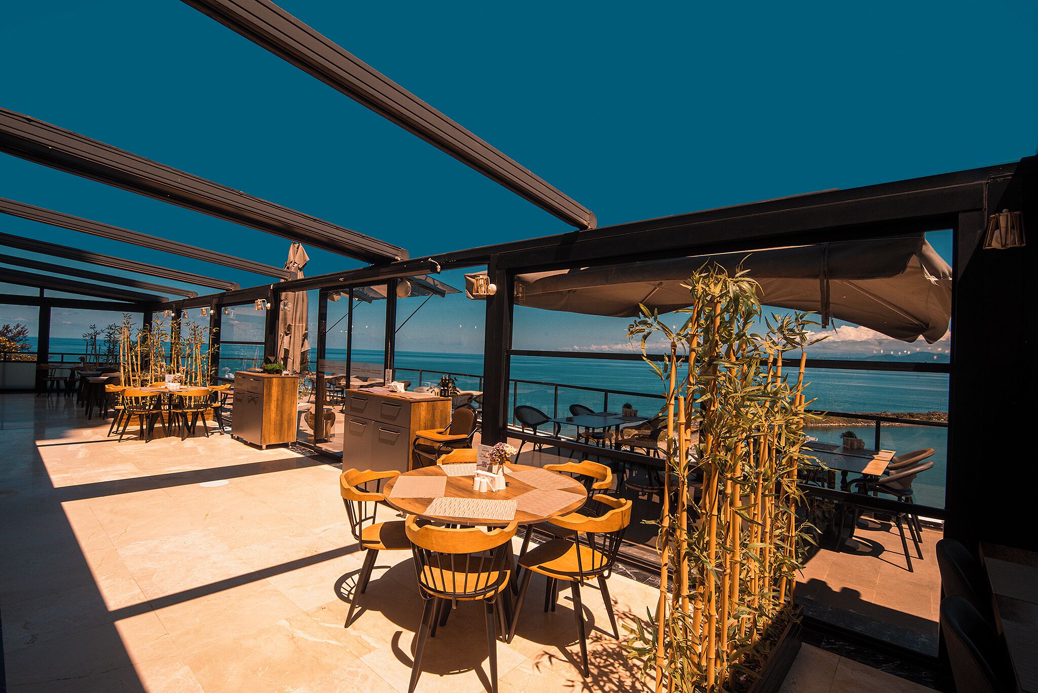 Breakfast, lunch and dinner served