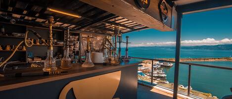 Petit déjeuner, déjeuner et dîner servis sur place