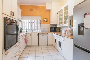 Duplex, 3 Bedrooms | Private kitchen