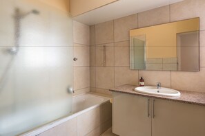 Duplex, 3 Bedrooms | Bathroom