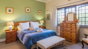 Duplex, 3 Bedrooms | 3 bedrooms, premium bedding, iron/ironing board, free WiFi