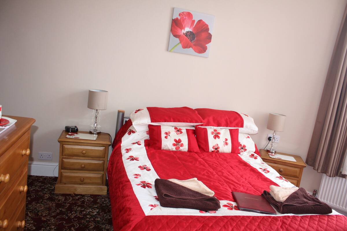 Ground Floor Deluxe Double Room | In-room safe, desk, iron/ironing board (on request), bed sheets