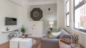Luxury Apartment, 1 Bedroom | Living room | 32-inch flat-screen TV with premium channels, TV - Murray House Suite (Cape Town)