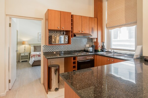 Luxury Suite, 1 Bedroom | Private kitchen