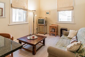 Luxury Suite, 1 Bedroom | Living room