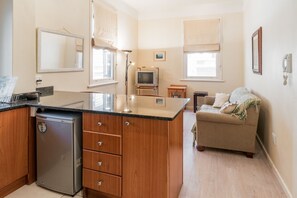 Luxury Suite, 1 Bedroom | Private kitchen