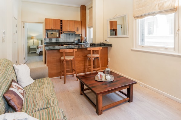 Luxury Suite, 1 Bedroom | Living area